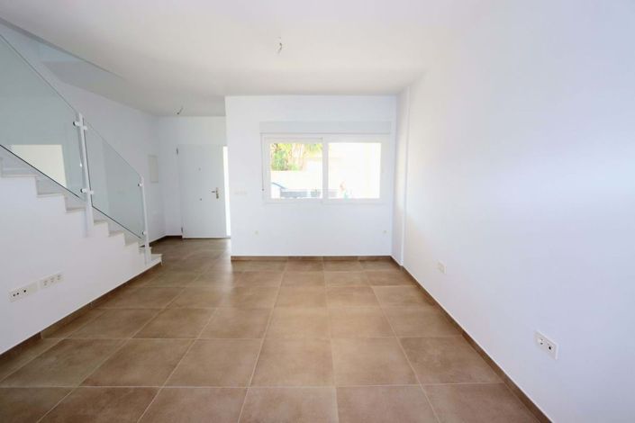 Image No.7-3 Bed Townhouse for sale