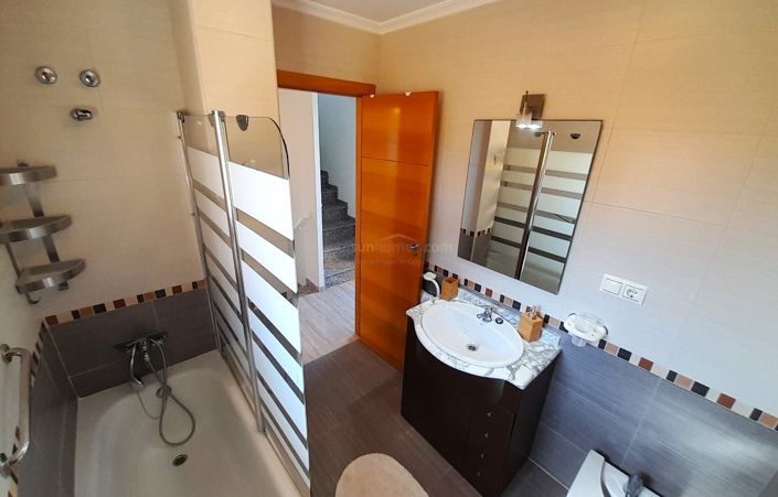 Image No.13-2 Bed Semi-Detached for sale