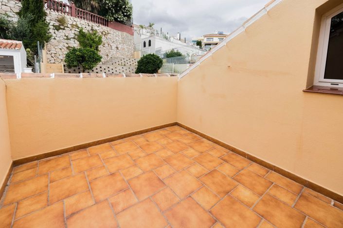 Image No.14-4 Bed Townhouse for sale