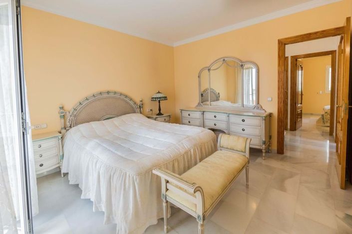 Image No.15-4 Bed Townhouse for sale