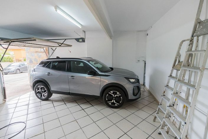 Image No.32-4 Bed Townhouse for sale