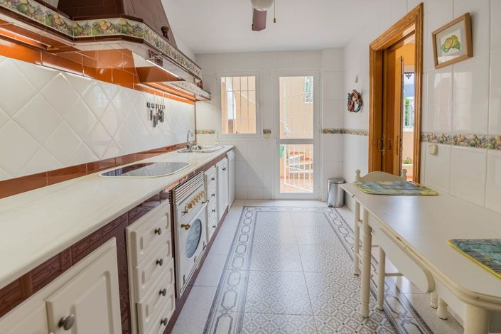 Image No.8-4 Bed Townhouse for sale