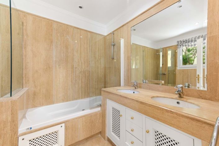 Image No.11-3 Bed Apartment for sale