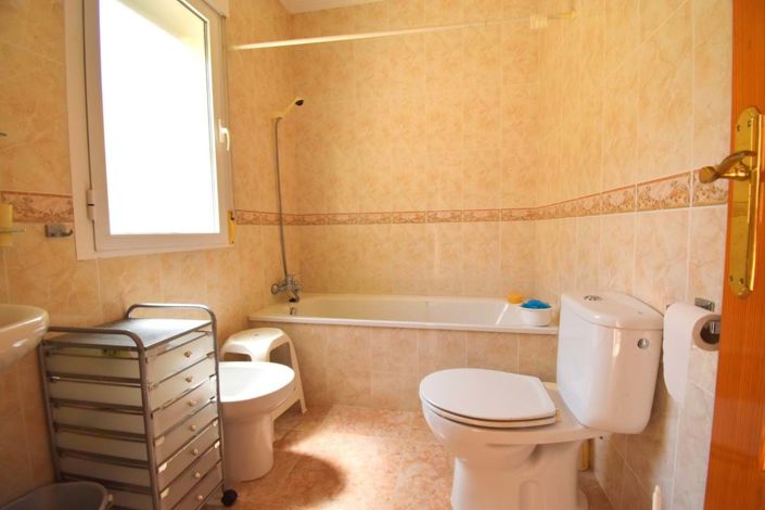 Image No.12-3 Bed Semi-Detached for sale