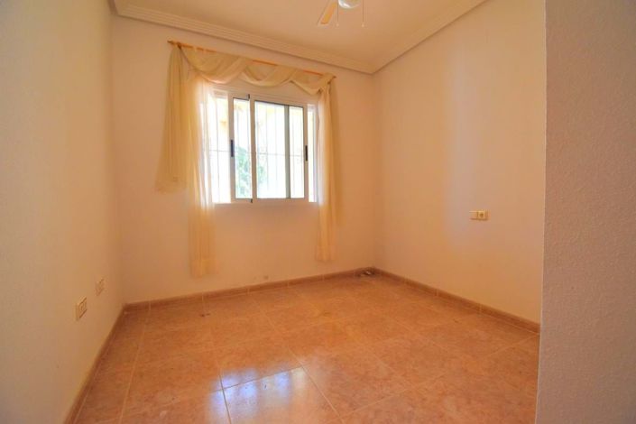 Image No.13-3 Bed Semi-Detached for sale