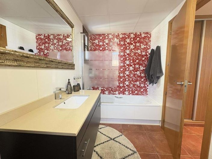 Image No.33-3 Bed Apartment for sale