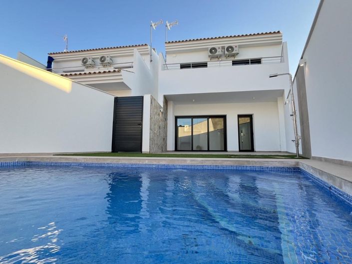 Image No.1-3 Bed Villa for sale