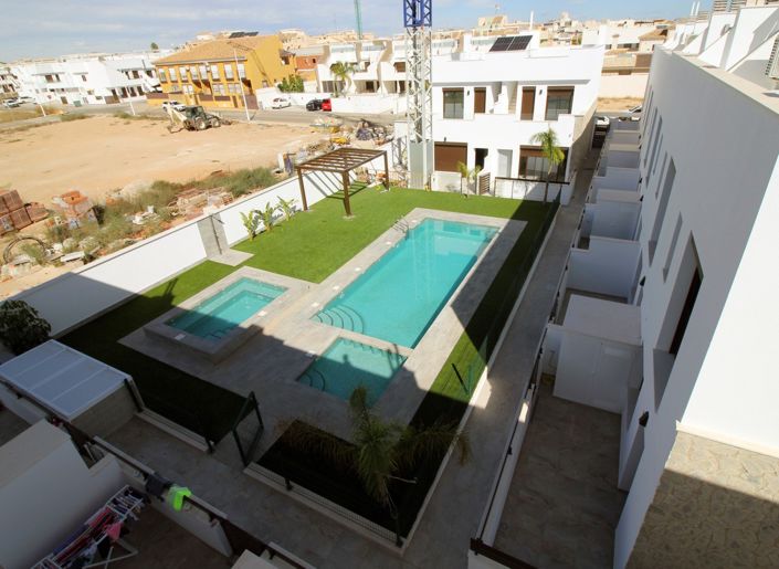Image No.1-3 Bed Townhouse for sale
