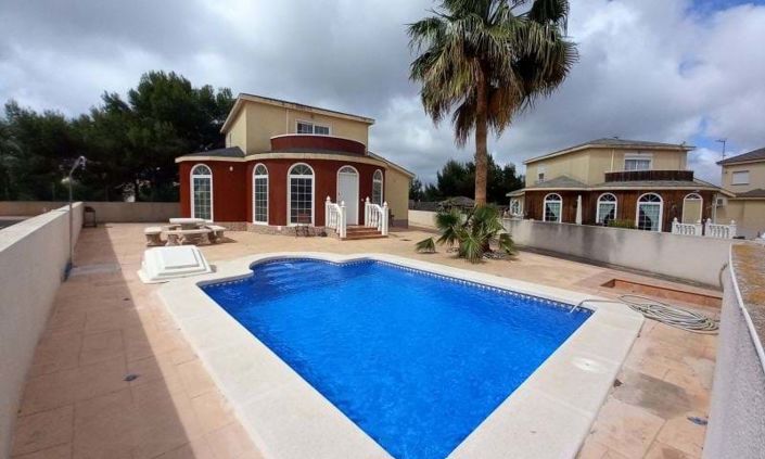 Image No.1-4 Bed Villa for sale