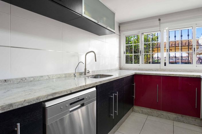 Image No.9-5 Bed Villa for sale