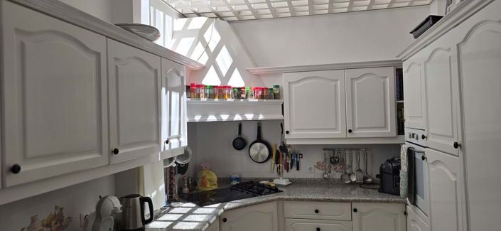 Image No.10-2 Bed Property for sale