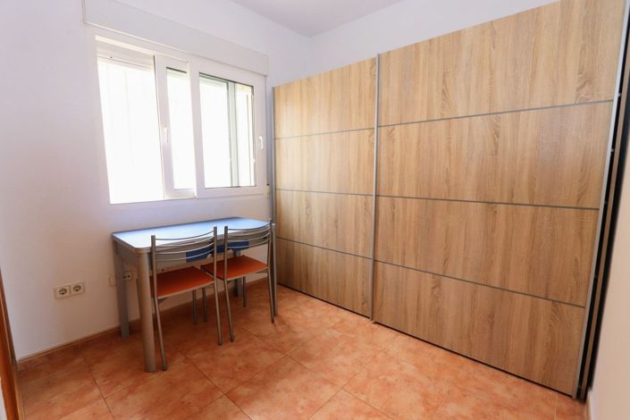 Image No.12-4 Bed Semi-Detached for sale