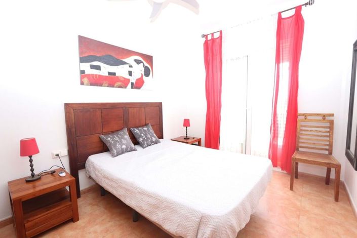 Image No.17-4 Bed Semi-Detached for sale