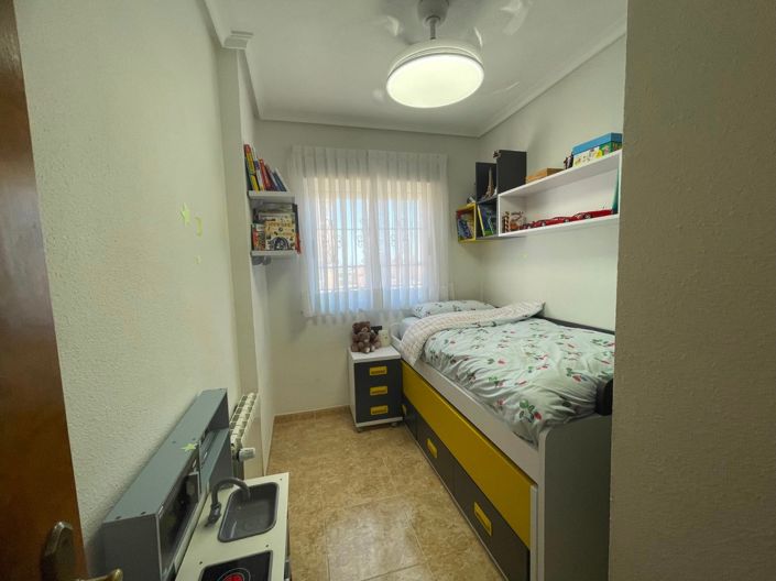 Image No.14-3 Bed Semi-Detached for sale