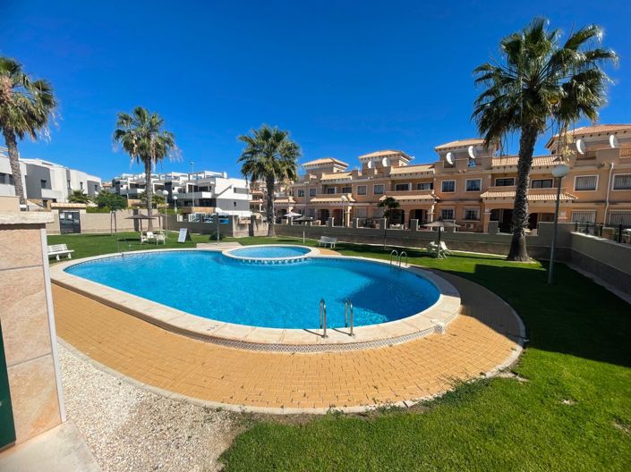 Image No.2-3 Bed Semi-Detached for sale