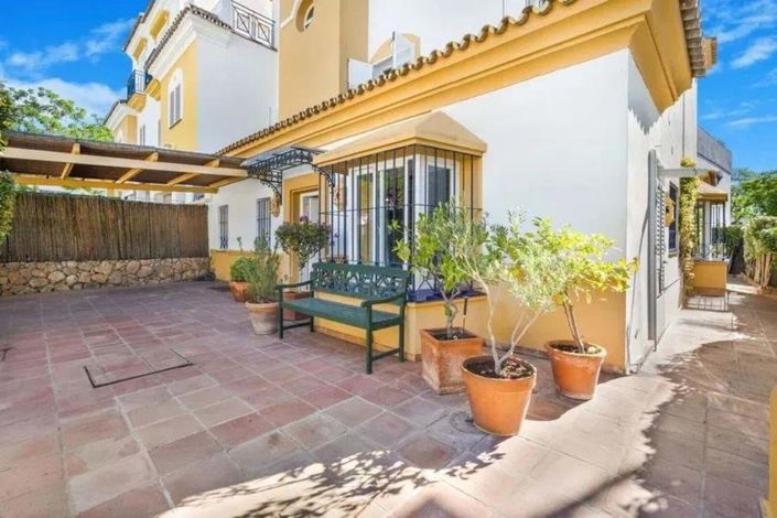 Image No.6-Maison de ville de 5 chambres à vendre à Marbella