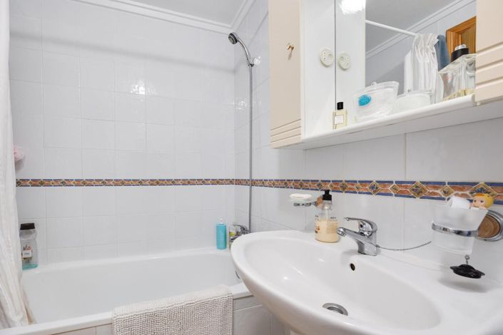 Image No.20-3 Bed Property for sale