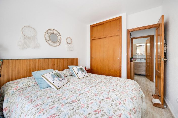 Image No.24-3 Bed Property for sale