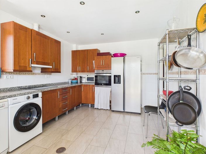 Image No.16-3 Bed Semi-Detached for sale