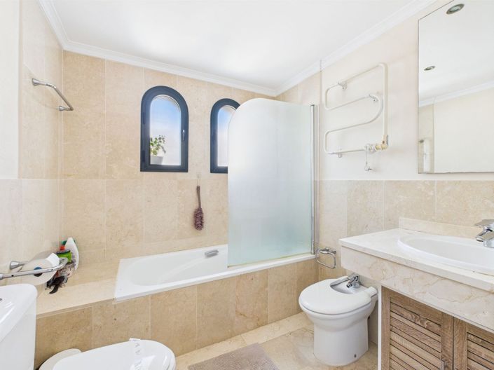 Image No.36-3 Bed Semi-Detached for sale