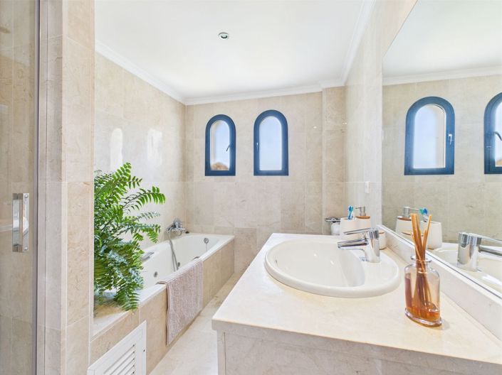 Image No.42-3 Bed Semi-Detached for sale