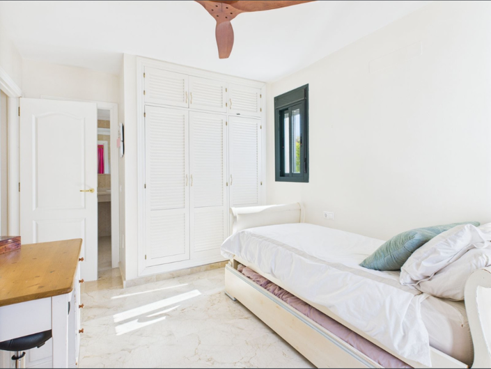 Image No.43-3 Bed Semi-Detached for sale