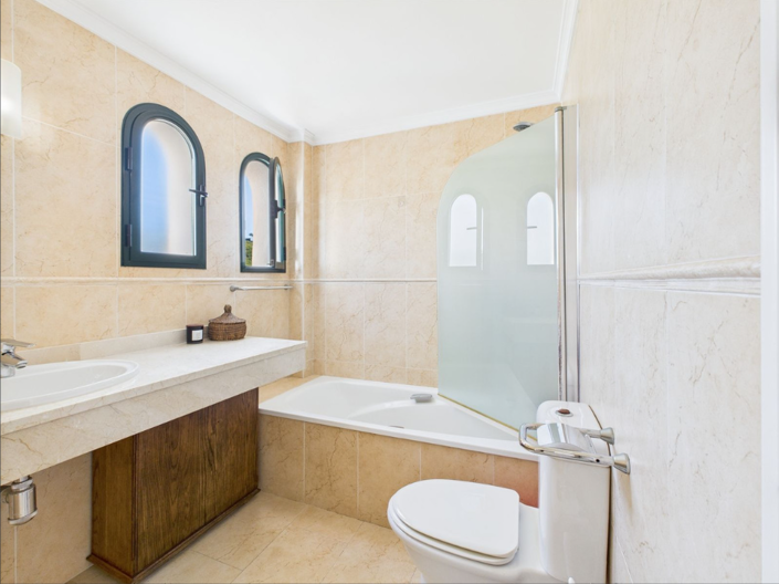 Image No.45-3 Bed Semi-Detached for sale