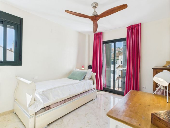 Image No.48-3 Bed Semi-Detached for sale