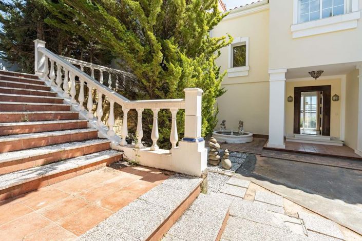 Image No.2-5 Bed Villa for sale