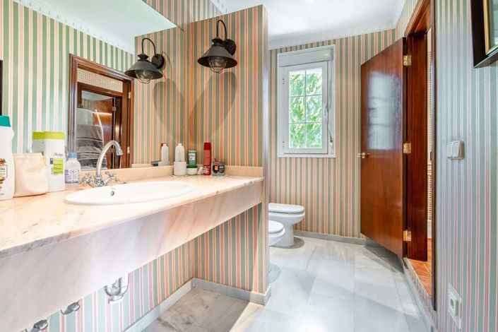 Image No.37-5 Bed Villa for sale