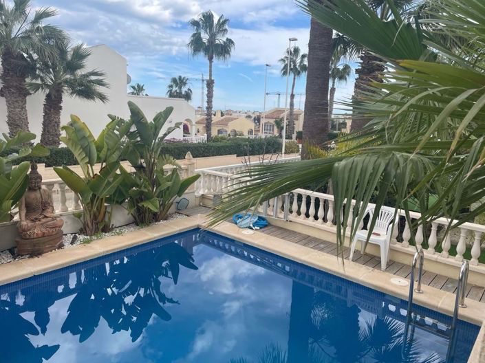 Image No.1-3 Bed Villa for sale