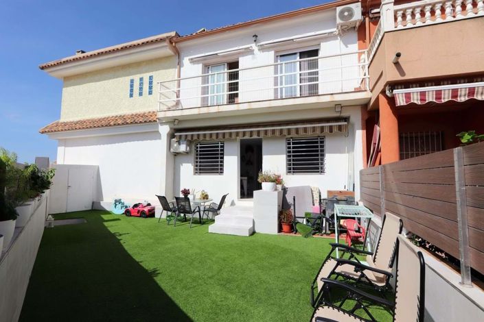 Image No.1-4 Bed Townhouse for sale