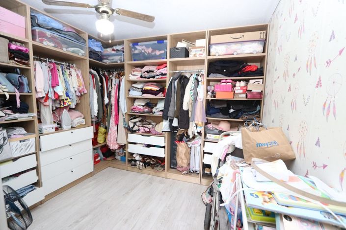 Image No.12-4 Bed Townhouse for sale