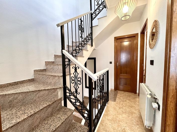 Image No.25-3 Bed Townhouse for sale