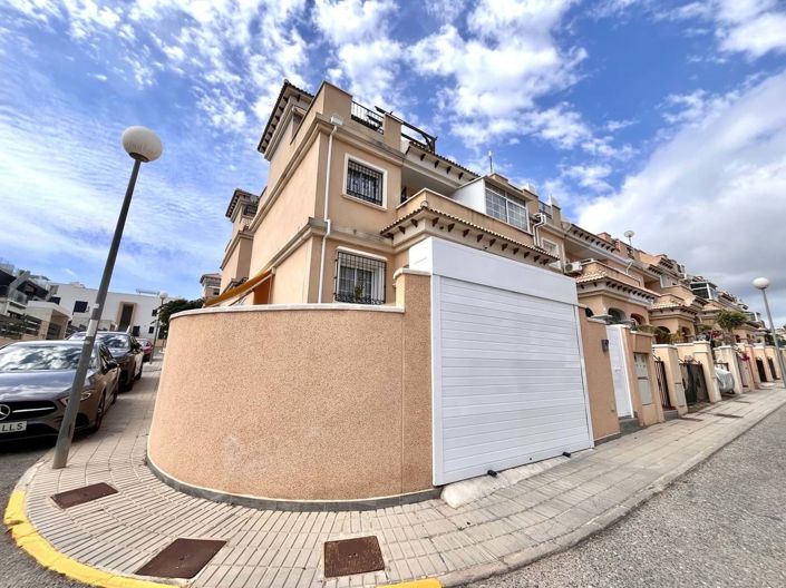 Image No.3-3 Bed Townhouse for sale