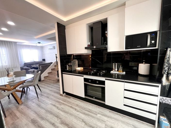 Image No.5-3 Bed Townhouse for sale