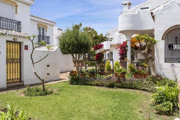 Image No.11-3 Bed Townhouse for sale