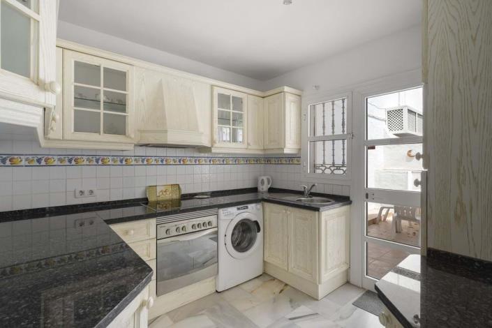 Image No.18-3 Bed Townhouse for sale