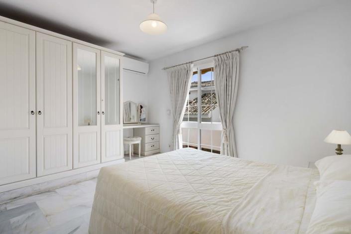 Image No.20-3 Bed Townhouse for sale