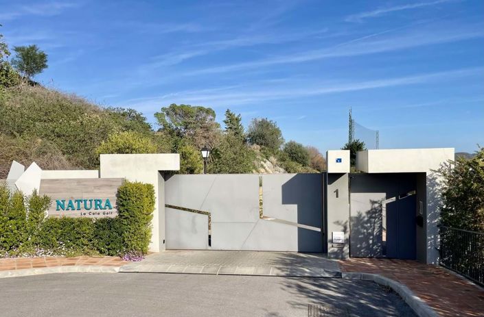 Image No.35-3 Bed Townhouse for sale