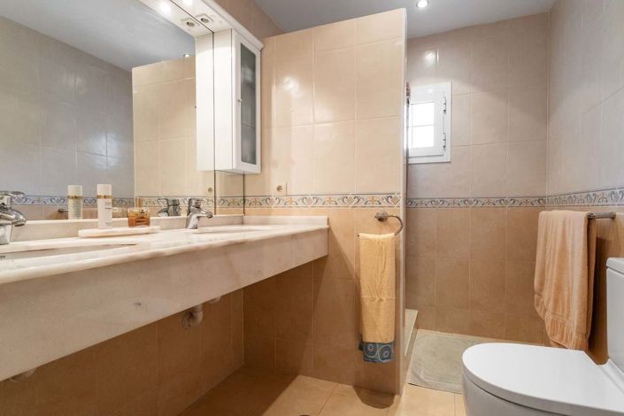 Image No.18-3 Bed Semi-Detached for sale