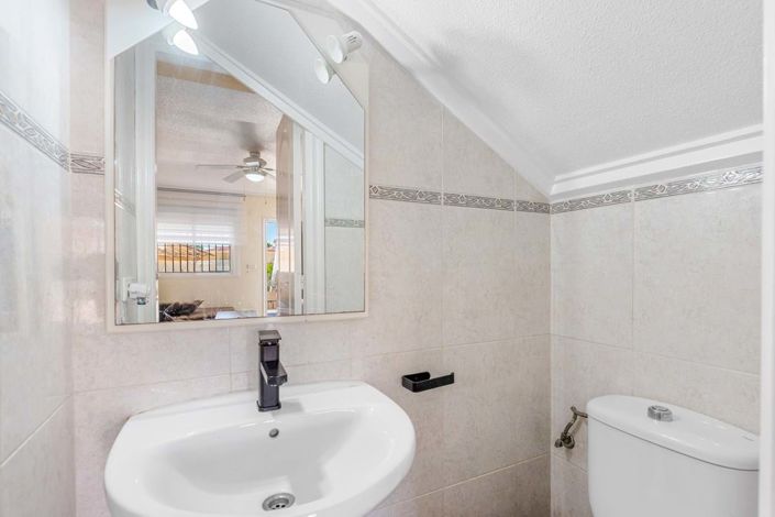 Image No.16-2 Bed Townhouse for sale