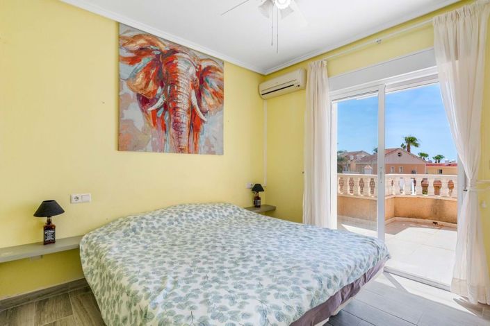 Image No.17-2 Bed Townhouse for sale