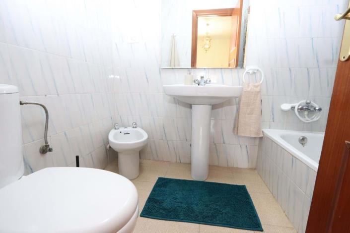 Image No.17-4 Bed Semi-Detached for sale