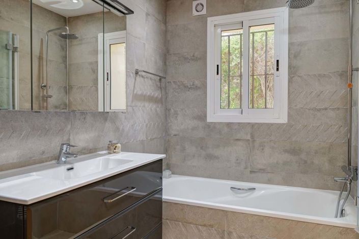 Image No.29-4 Bed Villa for sale