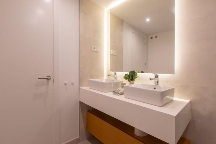 Image No.19-3 Bed Townhouse for sale