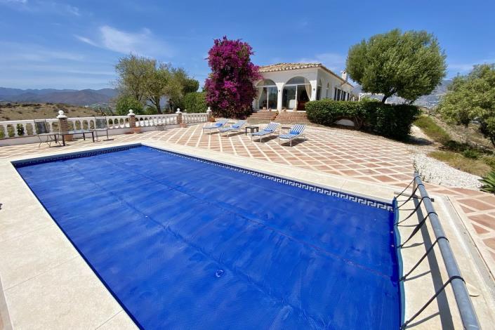 Image No.1-4 Bed Villa for sale