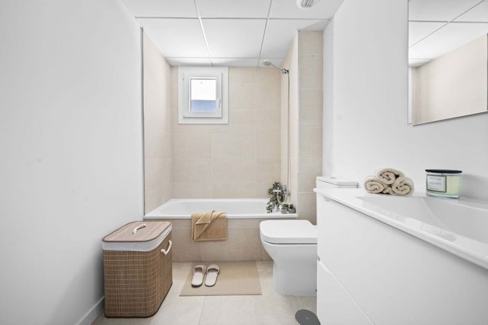 Image No.10-4 Bed Semi-Detached for sale