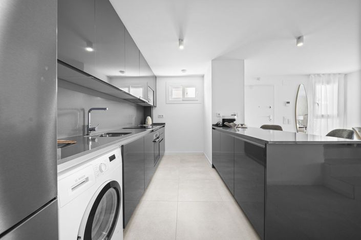 Image No.22-4 Bed Semi-Detached for sale