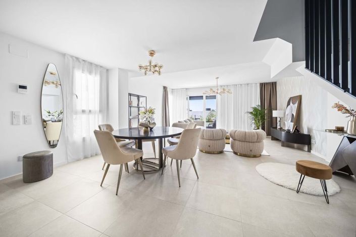 Image No.4-4 Bed Semi-Detached for sale